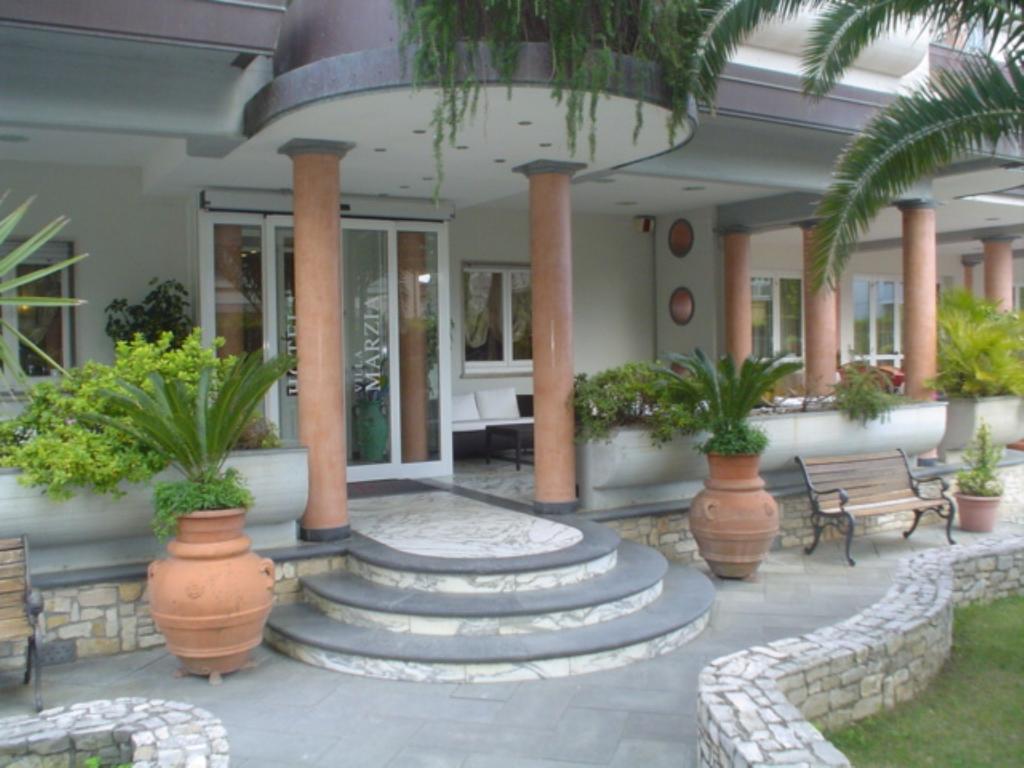 Hotel Residence Villa Marzia Marina di Pietrasanta Exterior photo