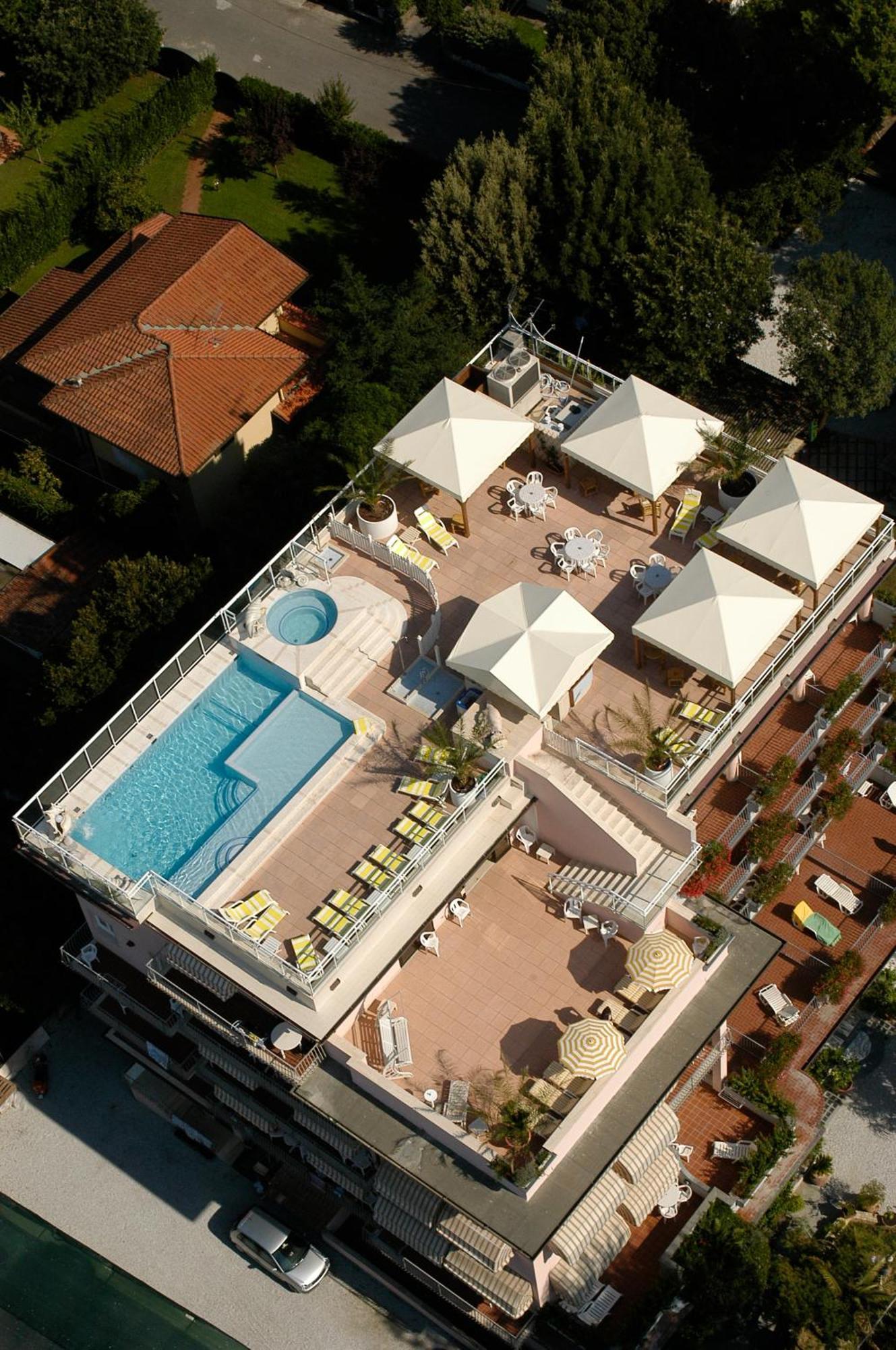 Hotel Residence Villa Marzia Marina di Pietrasanta Exterior photo