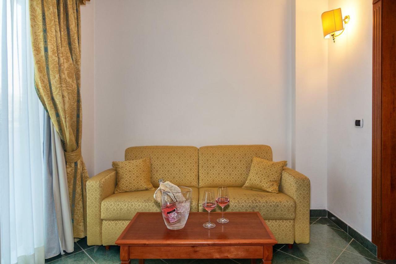 Hotel Residence Villa Marzia Marina di Pietrasanta Exterior photo