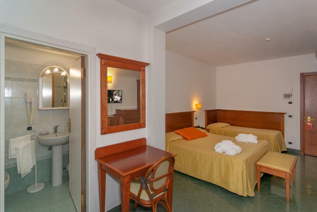 Hotel Residence Villa Marzia Marina di Pietrasanta Exterior photo