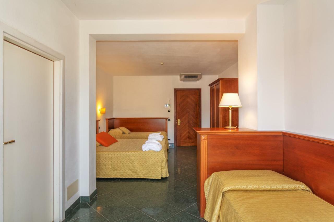 Hotel Residence Villa Marzia Marina di Pietrasanta Exterior photo