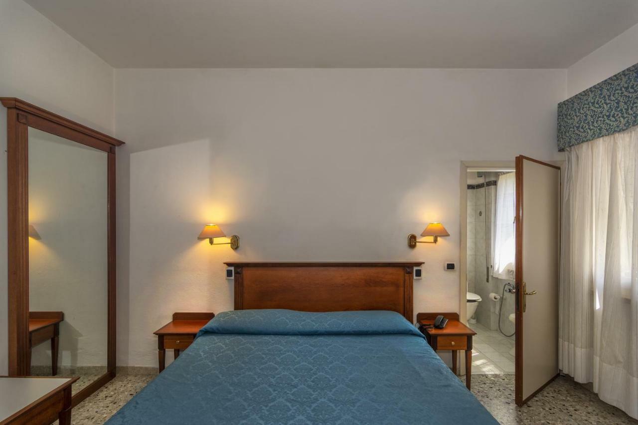 Hotel Residence Villa Marzia Marina di Pietrasanta Exterior photo