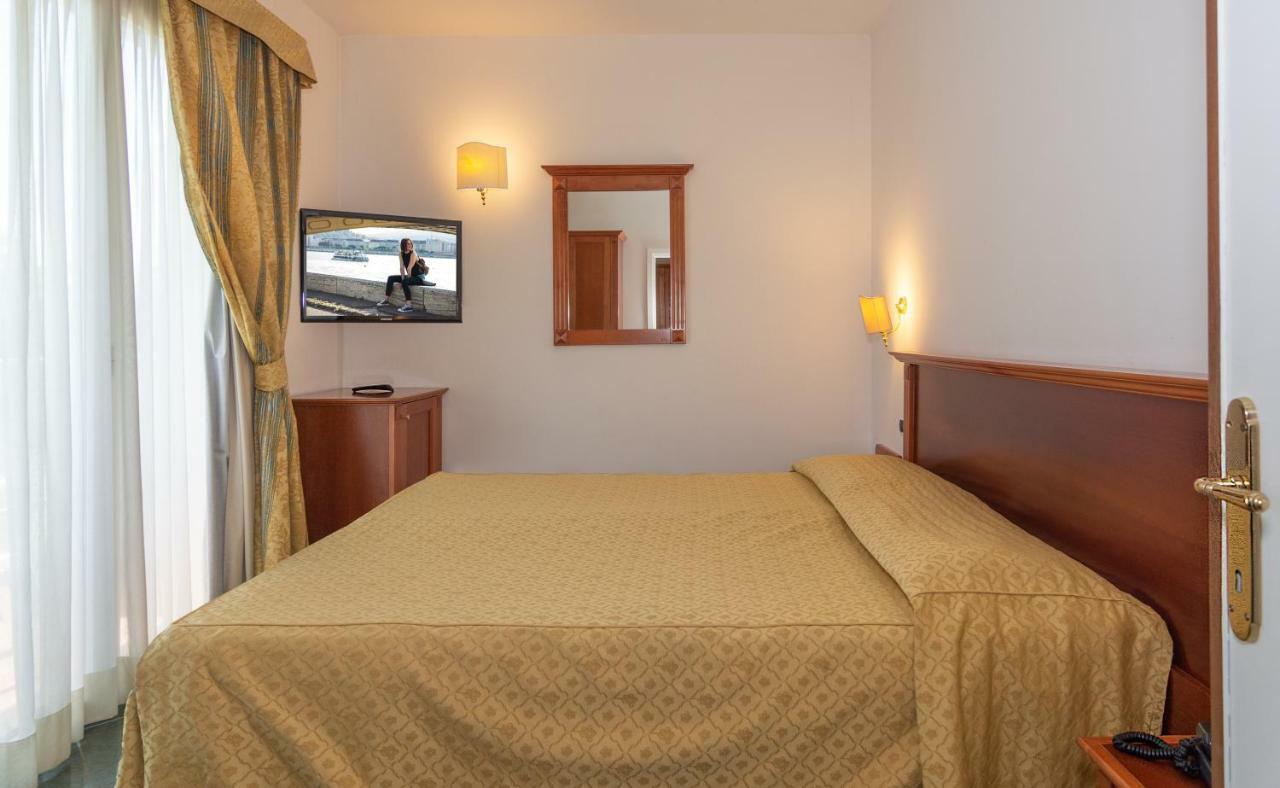 Hotel Residence Villa Marzia Marina di Pietrasanta Exterior photo